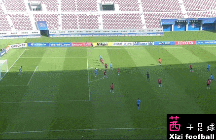 
业余！今晚亚冠赛现超奇葩1幕：越位3米远边裁没有举旗_星空综合(图5)