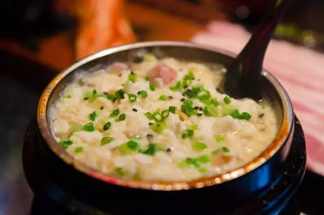 府东社区开展文明劝导服务队活动-星空·综合体育(图2) 星空综合