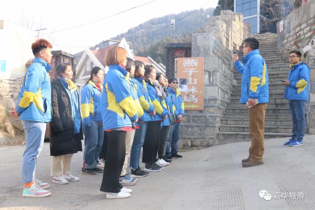 沧滩社区党员志愿者开展卫生整治活动|星空综合(图1) 星空·综合体育