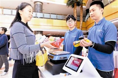 星空·综合体育|府东社区:这位建德人送爱心油条给一线卡点(图1) 星空·综合体育